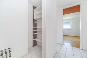 Bezugsfreie 3-Zimmer-Wohnung im 13. Obergeschoss mit zwei Balkonen und Alpenblick – Mauthäuslstraße 39, 81379 Obersendling, München – Vorschaubild 8