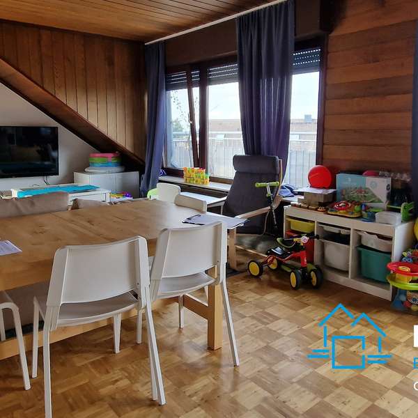 *** sehr schöne 3-Zimmer-Dachgeschoss-Wohnung mit 2 Balkonen und Einbauküche in Verlautenheide ***
