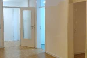 Geräumige, lichtdurchflutete 2-Zimmer-Wohnung mit Balkon, tollem Ausblick und Stellplatz 