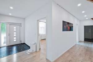 Mehrgenarationenhaus / Ferienhaus / Seminarhaus
Renoviert mit 3 Wohnungen / 686m² Wohfläche / Aufzu – Die vollständige Adresse der Immobilie erhältst du vom Anbieter., 84072 Au in der Hallertau – Vorschaubild 18