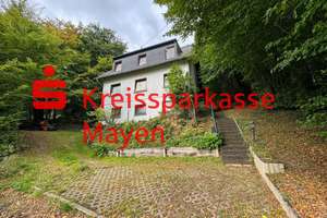 Einfamilienhaus in idyllischer Waldrandlage – viel Platz für die Familie – Die vollständige Adresse der Immobilie erhältst du vom Anbieter., 56754 Roes – Vorschaubild 1