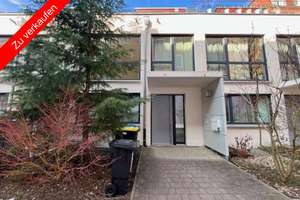 Einzigartiges Stadthaus im ruhigen Innenhof – Reihenmittelhaus mit Garten  exklusiver Dachterrasse – Die vollständige Adresse der Immobilie erhältst du vom Anbieter., 90429 Bärenschanze, Nürnberg – Vorschaubild 1