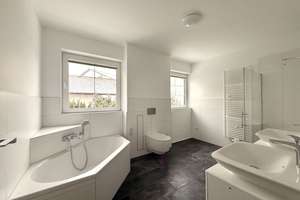 ***Erholsame Ruhe in Wassernähe! Sanierte 3 Zimmer mit 2 Balkonen, Terrasse und 250 qm Garten*** – Godbersenstraße 27, 12527 Schmöckwitz, Berlin – Vorschaubild 24