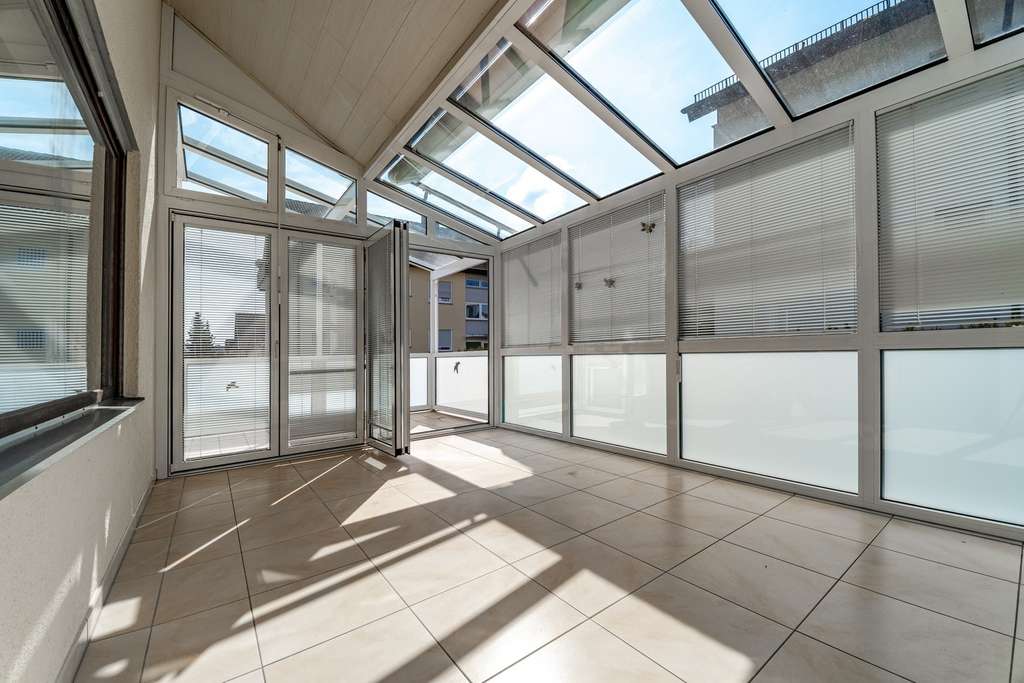 Immobilie in Mühlhausen-Ehingen - Ein- oder Zweifamilienhaus mit großem Grundstück & sonnigem Wintergarten - Bild 4