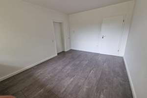 Vollständig renovierte Wohnung mit vier Zimmern und Balkon in Krefeld – Die vollständige Adresse der Immobilie erhältst du vom Anbieter., 47803 Benrad-Nord, Krefeld – Vorschaubild 3