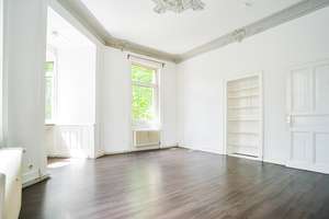 Klassische Altbauwohnung in denkmalgeschütztem Haus -provisionsfrei- mit Frankfurter Bad – 65183 Westend / Bleichstraße, Wiesbaden – Vorschaubild 2