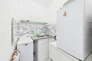 LANGFRISTIG VERMIETETE 1-ZIMMER-WOHNUNG IN SANIERTEM HAUS MIT TERRASSE UND TG-STELLPLATZ – Ulm – Vorschaubild 4
