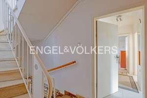 Vielseitiges Zweifamilienhaus mit Ausbaupotenzial – Die vollständige Adresse der Immobilie erhältst du vom Anbieter., 85077 Manching – Vorschaubild 2