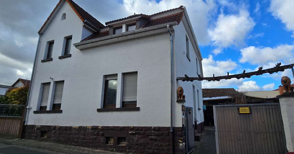 Immobilie in Gau-Algesheim - 1463 Freistehendes Einfamilienhaus im Zentrum von Gau-Algesheim - Bild 0