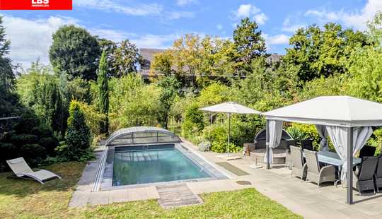 Bild von Traumhaftes Zweifamilienhaus in Alt-Haßloch – Wohnen in Toplage mit Pool, Gartenparadies & Komfort