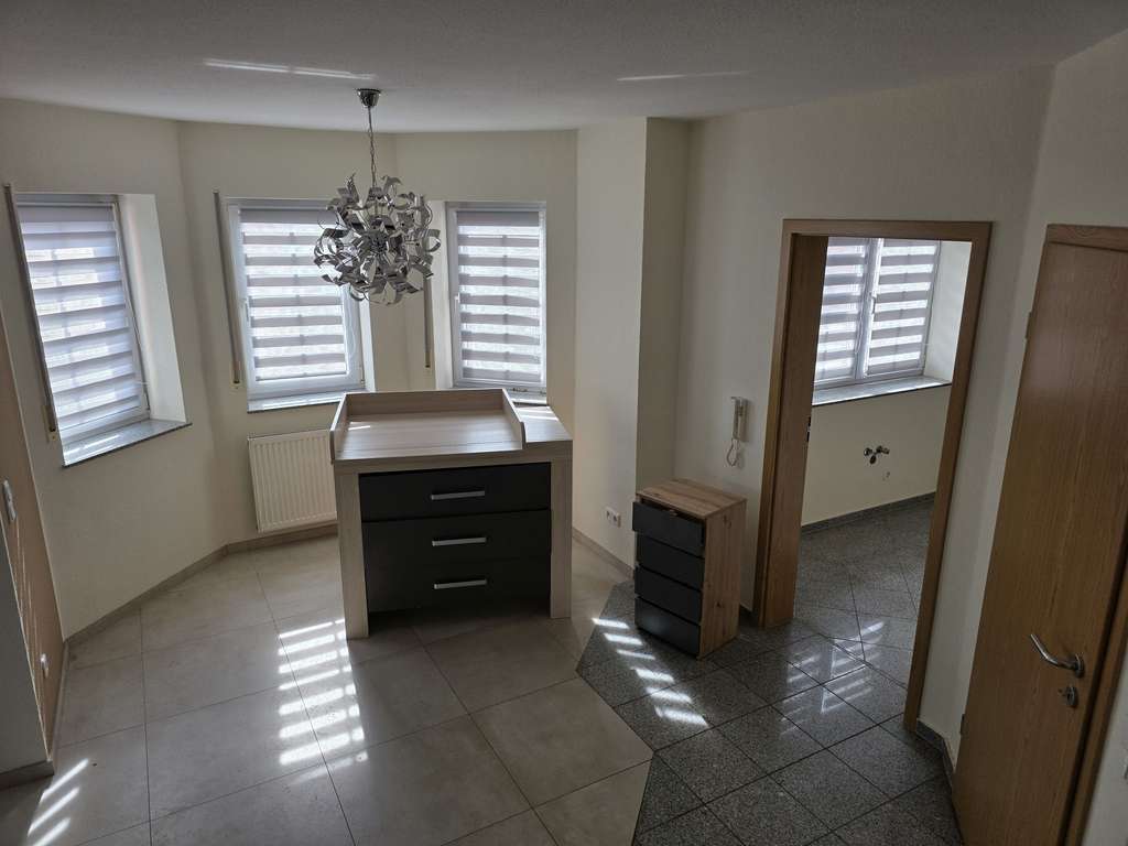 Immobilie in Hammelburg - Doppelhaushälfte mit Carport u. zusätzl. Gartengrundstück - Bild 3