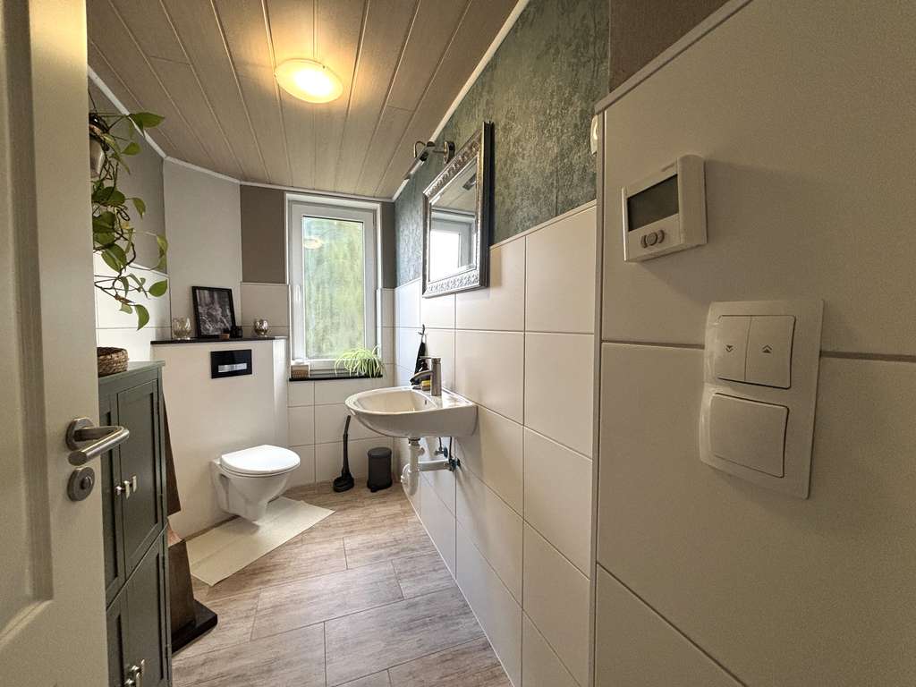 Immobilie in Grafhorst - Großes Grundstück, schickes Bad, moderne Hzg, Glasfaser, Garage, Werkstatt, Wohnmobilstellplatz ... - Bild 3