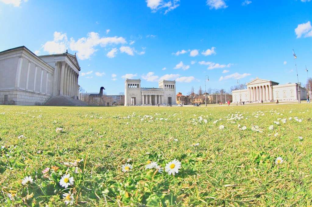 Neue 2 Zi.-Whg. mit West-Balkon und Tageslichtbad in sehr ruhiger Top-Lage direkt beim Königsplatz