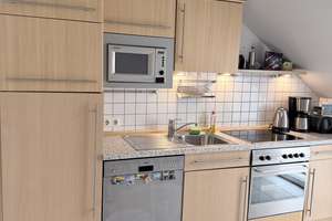 Bezugsfertige, voll möblierte 2-Zimmer-Dachgeschosswohnung mit zwei Balkonen in Düsseldorf-Derendorf – Römerstraße 22, 40476 Derendorf, Düsseldorf – Vorschaubild 4