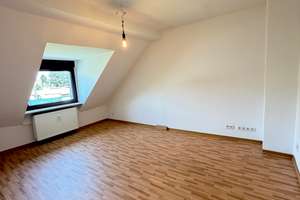 Charmante 2-Zimmer-Dachgeschosswohnung im ruhigen 3-Familienhaus in Essen – Beisenstraße 3, 45327 Katernberg, Essen – Vorschaubild 4