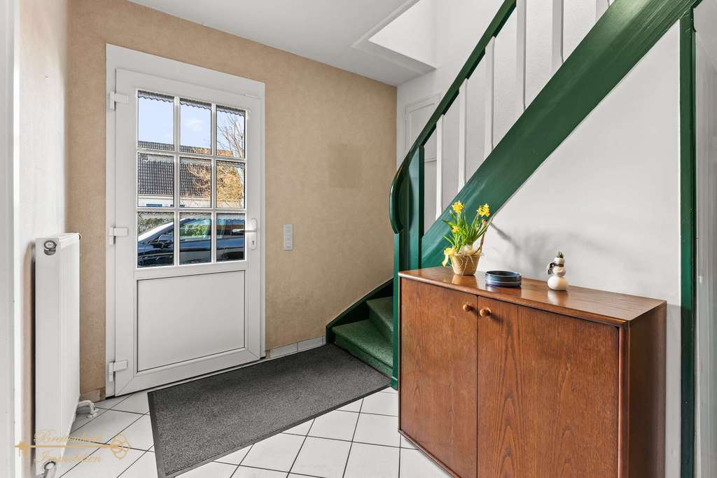 Immobilie in Jade - Wohn- und Geschäftshaus mit vielseitiger Gewerbefläche - Bild 2