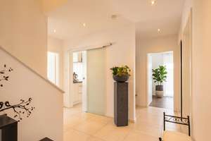 Ihr Traum, Neuwertiges  Viehbrock Effizienzhaus 40 Plus A+ 13kWh,Pool, Garantien, Autark, Garage – Efeuweg 7, 59581 Warstein – Vorschaubild 8