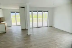 Moderne 3 Zi. Wohnung (EG) mit großer Loggia, Einbauküche und Tiefgaragenplatz in Wob-Wendschott! – Alte Schulstr. 31 B, 38448 Wolfsburg – Vorschaubild 2