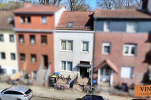 Kapitalanlage, Kernsaniertes Dreifamilienhaus in Gröpelingen! 5% Rendite