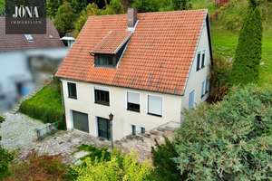 Wohnen im Grünen!
Einfamilienhaus am Fuße der Plassenburg mit Blick über Kulmbach – Die vollständige Adresse der Immobilie erhältst du vom Anbieter., 95326 Kulmbach – Vorschaubild 2