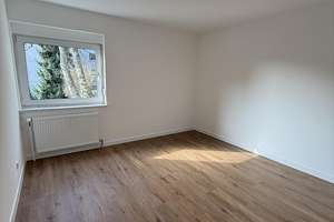 Sanierte 2,5 ZKB-Wohnung, Balkon, Aufzug & Garage im Herzen von Siegen! – Friedrich-Erbert Straße 28, 57072 Siegen, Siegen – Vorschaubild 2
