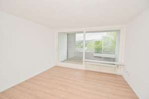 Renoviertes Apartment mit großer Loggia auf Erbpacht!