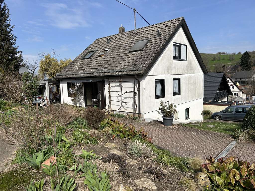 Immobilie in Badenweiler - Renovierungsbedürftiges Haus mit 6 Zimmern in Badenweiler - Bild 2