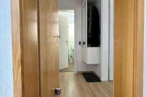  Modernisierte 2-Zimmer-Wohnung mit Balkon, Tiefgarage & zusätzlicher Stellplatz in Rommelsbach – In der Braike 4/1, 72768 Rommelsbach, Reutlingen – Vorschaubild 3