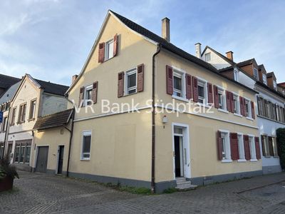 Wohn- und Geschäftshaus im Zentrum!