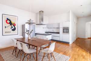 Helle Altbauwohnung mit großzügigem Raumgefühl und viel Potenzial – Die vollständige Adresse der Immobilie erhältst du vom Anbieter., 10179 Mitte (Ortsteil), Berlin – Vorschaubild 2