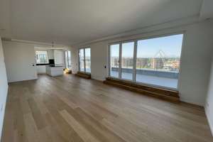 Wohnen am Wasser: Exklusives Penthouse mit Marina-Blick & Dachterrassen