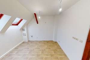 Charmante Dachgeschosswohnung mit großem Wohn-/Essbereich – Zwickauer Str. 178, 9116 Schönau, Chemnitz – Vorschaubild 1