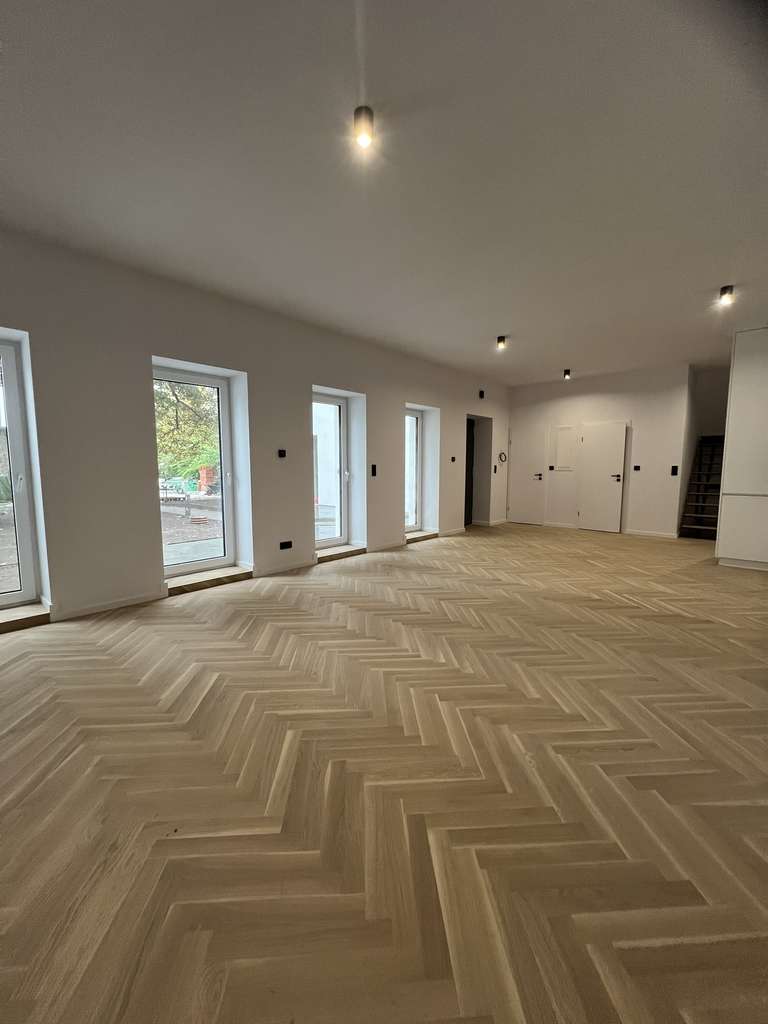 Seltene Gelegenheit: 2025 Haus (Doppelhaushälfte) im ruhigen Hofensemble mit Garten