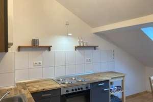 Wohnen mit Charakter: 2,5-Zimmer-Dachgeschosswohnung in Bonn