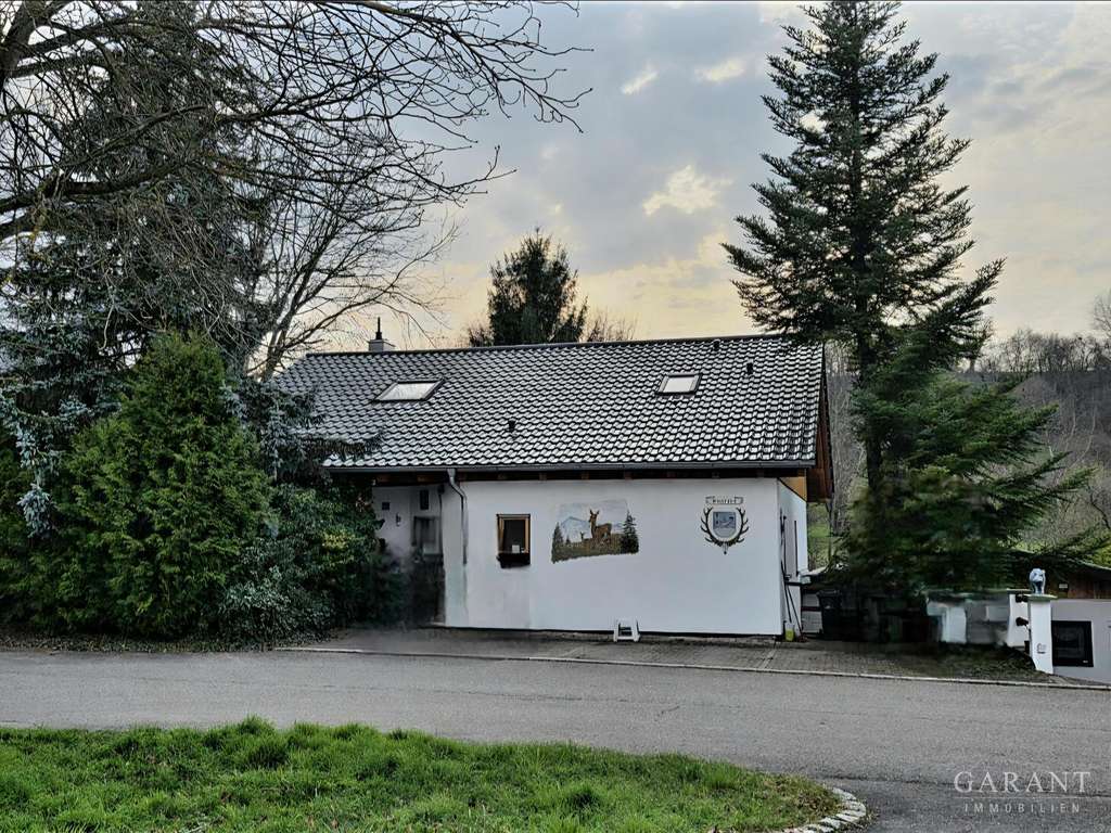 Immobilie in Metzingen - Wohnhaus mit Gewerbeanteil und Nebengebäude - Bild 0