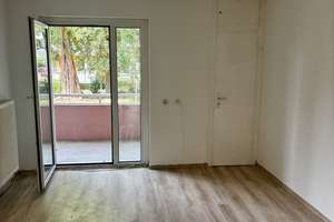 Einziehen und wohlfühlen – modernisierte 3-Zimmer-Wohnung mit Balkon und Gartenterrasse.