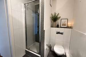 Stilvolle Maisonettewohnung mit 3,5 Zimmern, Dachterrasse, Kamin und Nähe zum  Rhein – Die vollständige Adresse der Immobilie erhältst du vom Anbieter., 40547 Niederkassel, Düsseldorf – Vorschaubild 8