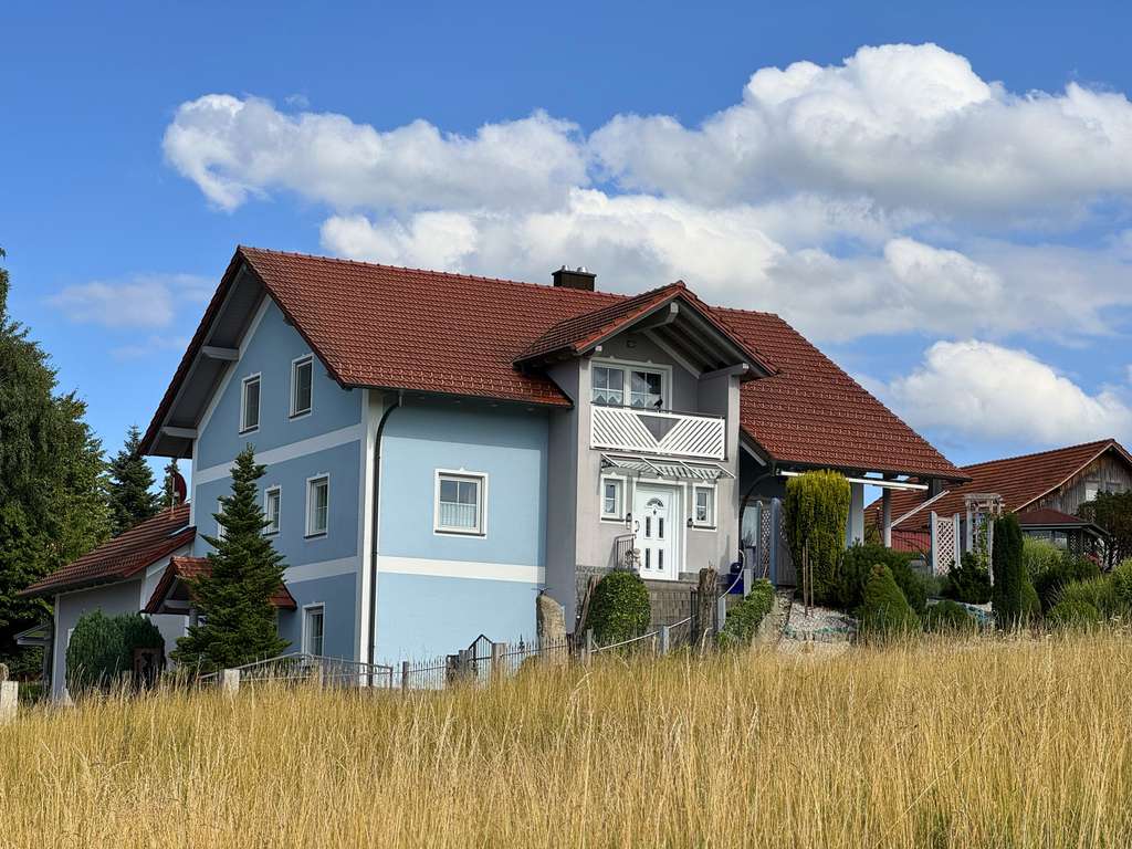 Immobilie in Künzing - Renditestarkes Dreifamilienhaus mit Ferienwohnungs-Potenzial - Bild 0