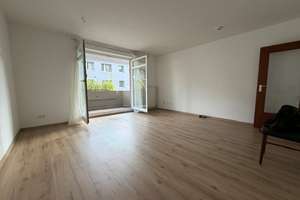 vollständig renoviertes und hochwertiges Appartement nebst neuer Einbauküche  und  Balkon in A-Lage