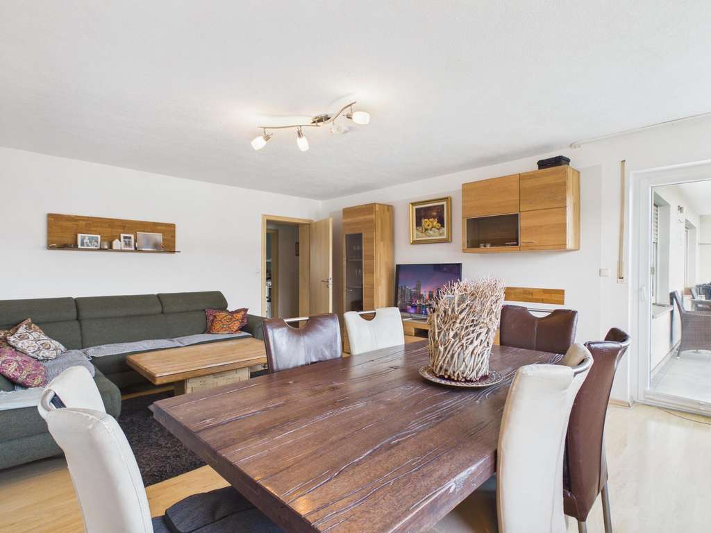 Immobilie in Sankt Wolfgang - Gepflegte 4-Zimmer-Wohnung mit Balkon, eigenem Garten - Bild 1