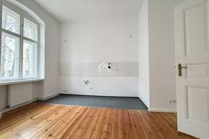 RUHIGE ALTBAUPERLE: STILVOLLE 2-ZIMMER-WOHNUNG MIT BALKON IM HERZEN VON FRIEDENAU I PROVISIONSFREI – Rheinstraße 50, 12161 Friedenau, Berlin – Vorschaubild 6