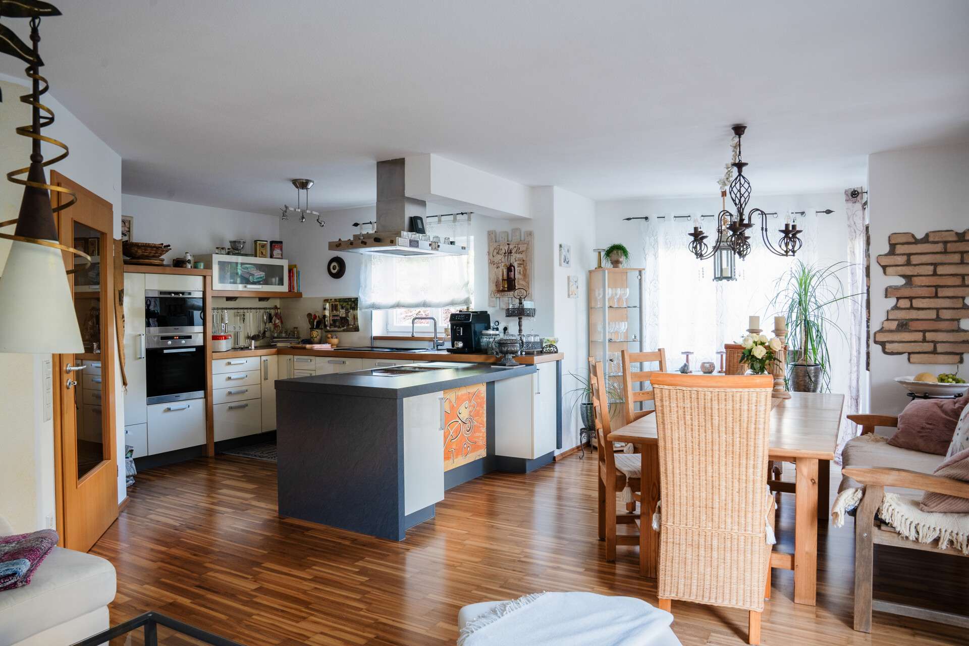 Immobilie in Hergatz - Hochwertig ausgestattetes Reiheneckhaus mit mediterranem Garten - Bild 2