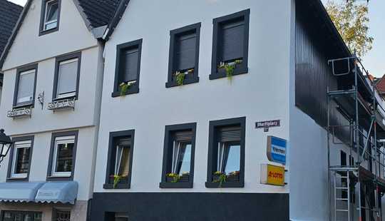 Bild von Charmantes Einfamilienhaus mit Gewerbefläche und Dachterrasse auf dem Marktplatz von Nidderau