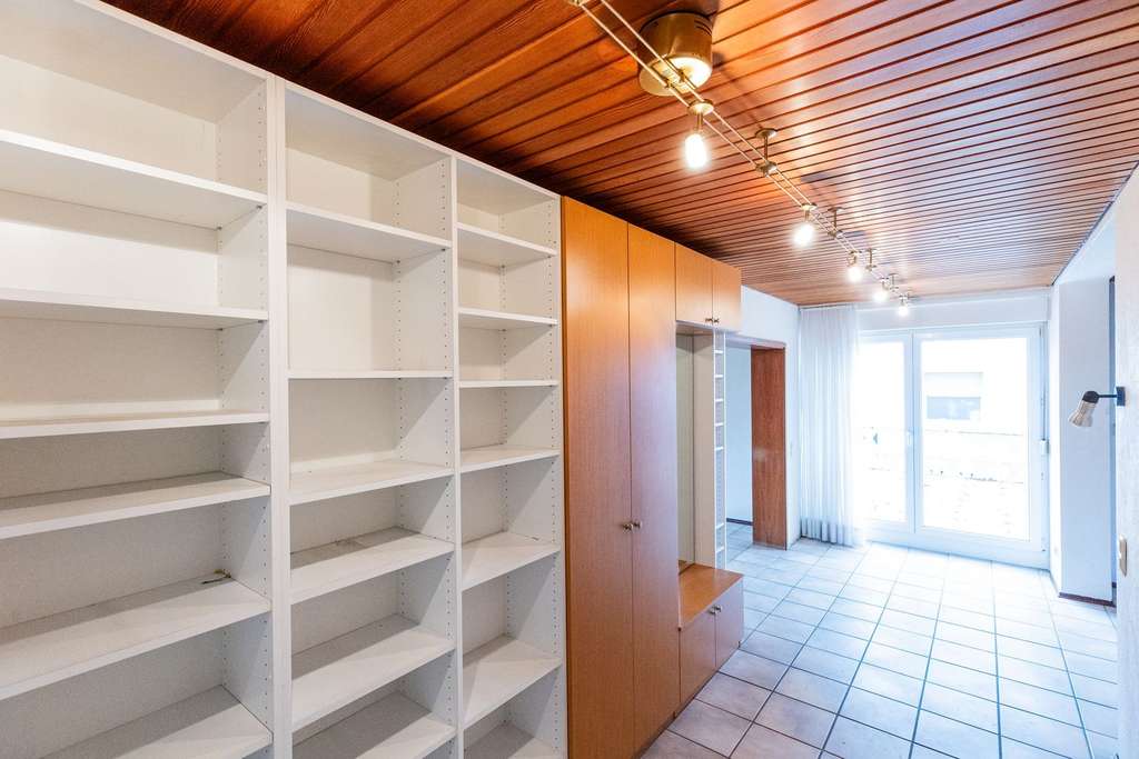 Immobilie in Ginsheim-Gustavsburg - Einfamilienhaus, Generationenhaus (3 Stockwerke flexibel nutzbar) auf schönem Grundstück - Bild 4