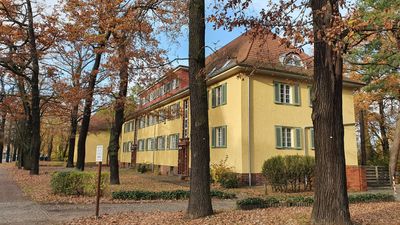 *Provisionsfrei* Charmante Altbauwohnung mit Balkon und Stellplatz im Grünen