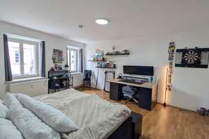 Wohnen mit Charakter: Großzügige 3-Zimmer-Wohnung in der Augsburger Innenstadt