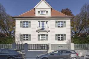 Luxuriöses Wohnen auf zwei Ebenen – Design-Maisonette im Altbaujuwel