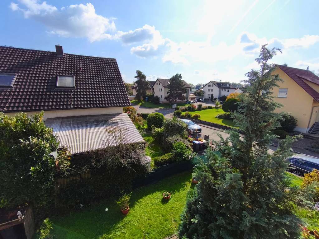 Immobilie in Singen (Hohentwiel) - Charmantes Zweifamilienhaus in Singen-Beuren mit Garage - Bild 3
