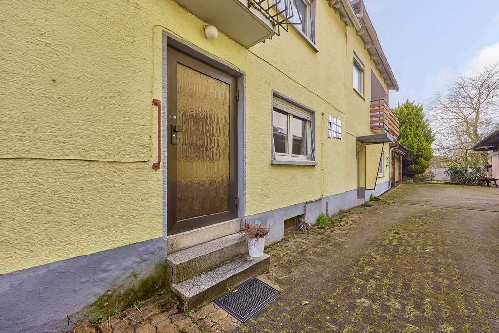 Immobilie in Heuchelheim-Klingen - ++ Großzügiges Anwesen mit 2 Wohnhäusern, Halle, Hof und großem Gartengrundstück ! ++ - Bild 4