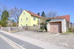 1.200 m² Grund! Platz für Ideen, Raum für Familie – Einfamilienhaus mit Scheune in Schwabach! – Schwabach – Vorschaubild 3